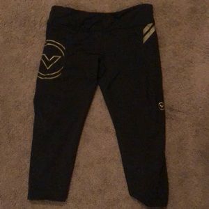 Virus Crop Work out Leggings